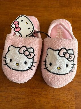 Hello Kitty Scuff Slippers Slip On Elasticized Back Strap Size 11/12
